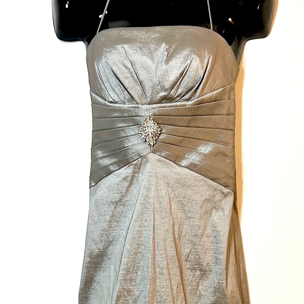Jessica Howard Strapless Silver Gown - Picture 5 of 9